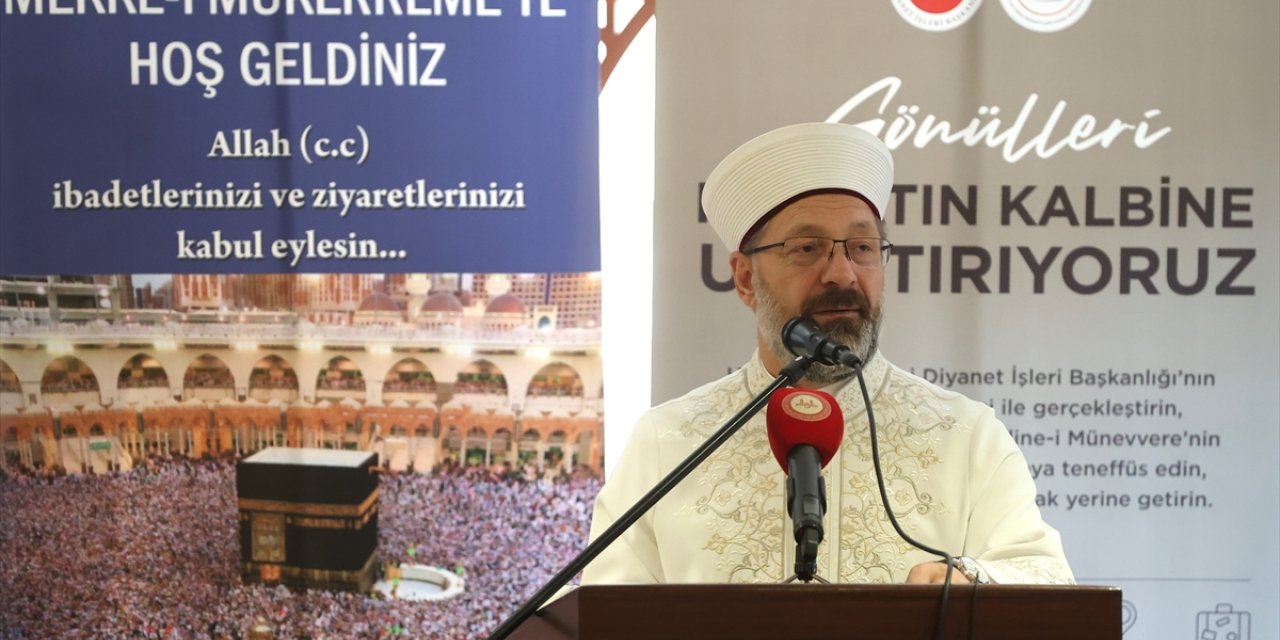 Diyanet İşleri Başkanı Erbaş, Mekke'de Türk hacı adaylarıyla buluştu: