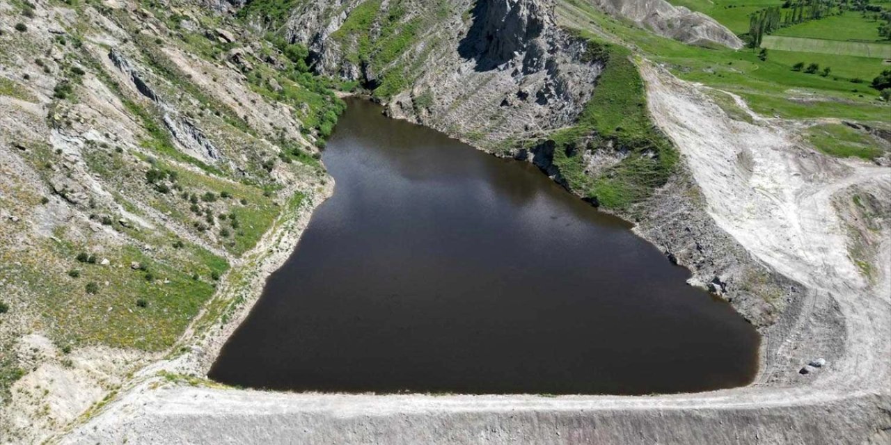 Erzurum Büyükşehir Belediyesinin yaptığı 700'ü aşkın gölet çiftçiye kolaylık sağlıyor