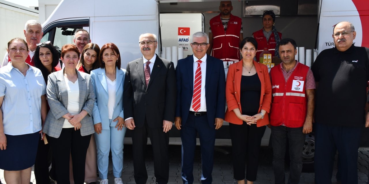 Adana'da depremzedelerin yaşadığı konteyner kentte kütüphane açıldı