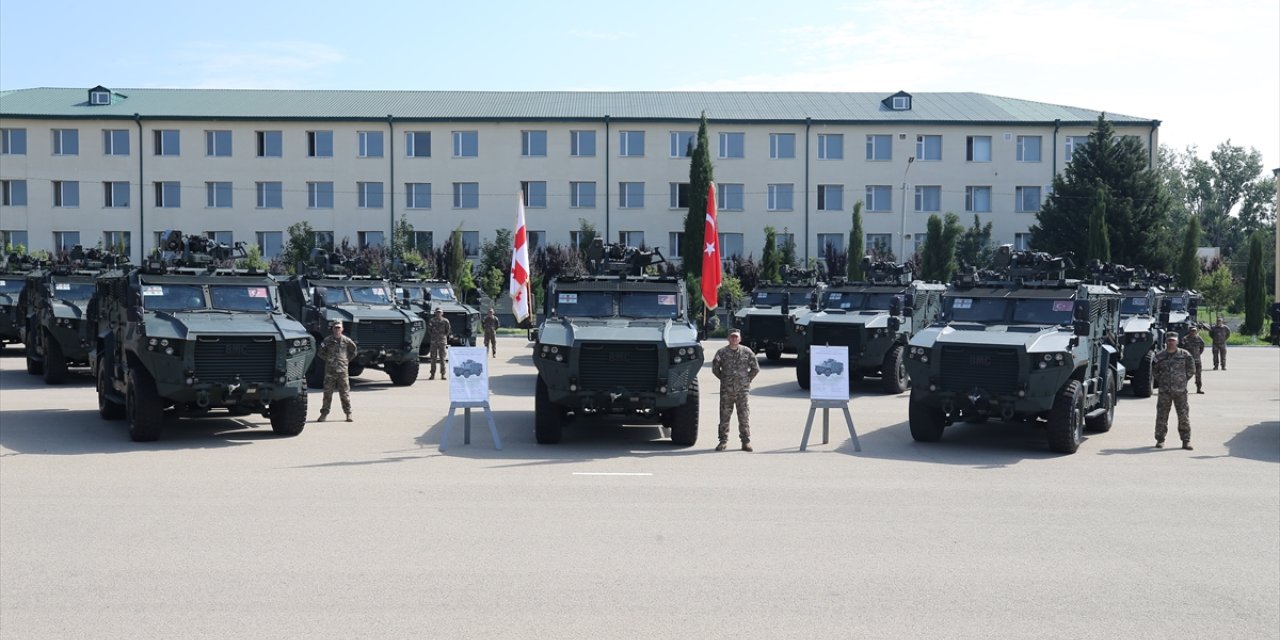 Türk savunma sanayisince üretilen "VURAN" zırhlı araçları Gürcistan ordusuna teslim edildi