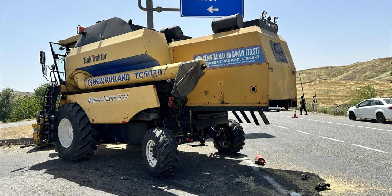 Adıyaman'da biçerdöver ile otomobilin çarpıştığı kazada 3 kişi yaralandı