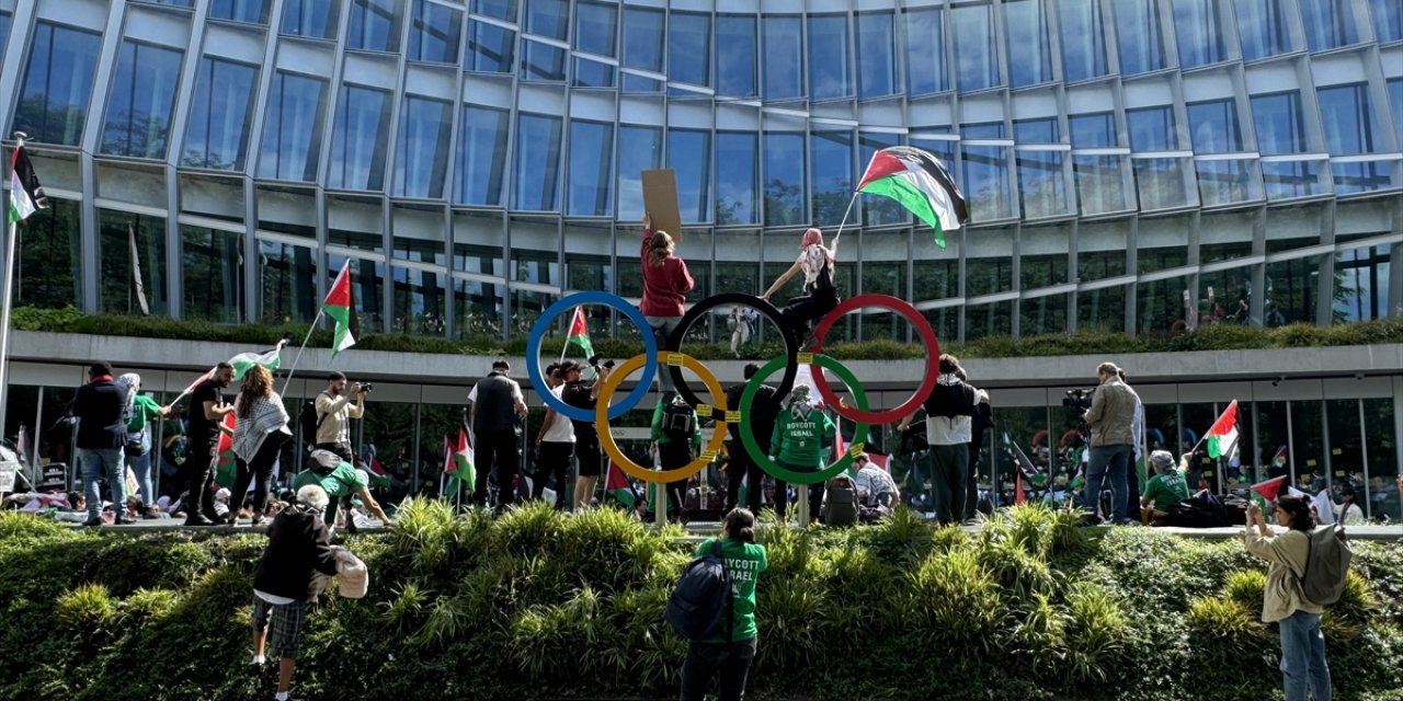 İsviçre'de "İsrail, Paris 2024 Olimpiyat Oyunları'ndan men edilsin" talebiyle eylem yapıldı