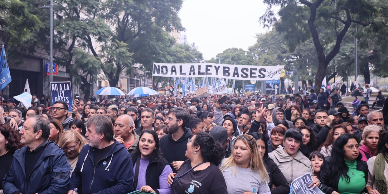 Arjantin'de Milei hükümeti karşıtı şiddetli protestolarda 40 kişi yaralandı