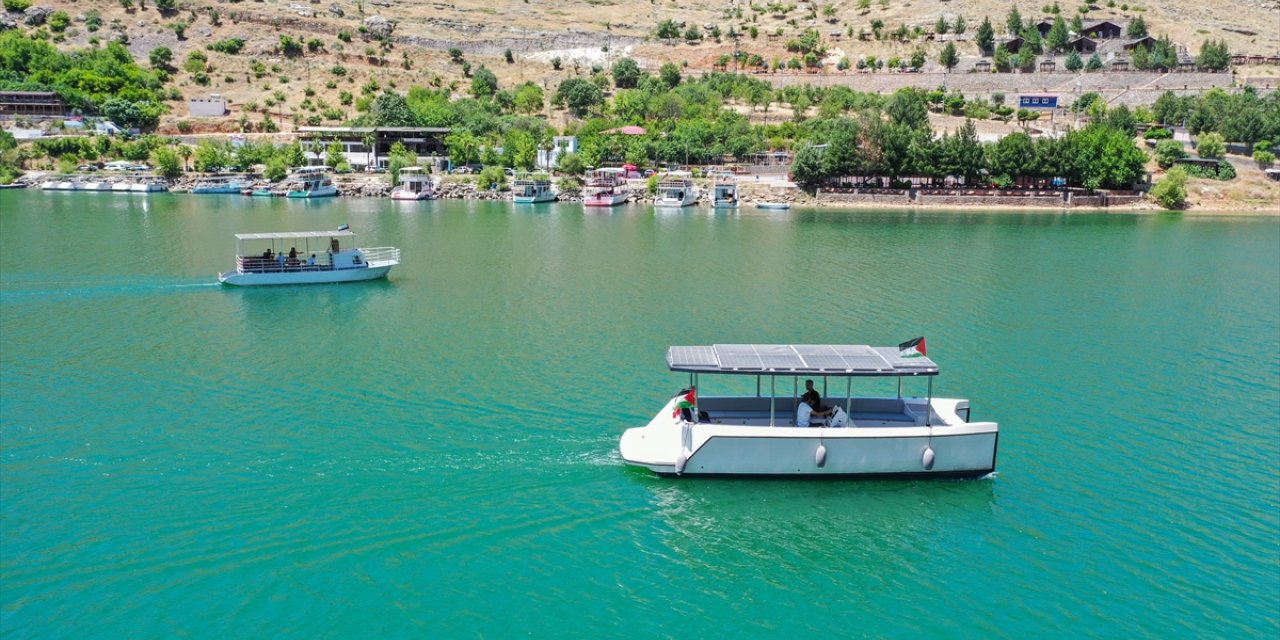 Tekneler Dicle Baraj Gölü'ne Filistin bayraklarıyla açılıyor