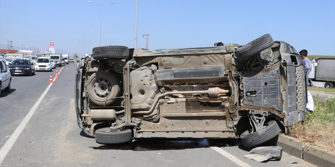 Ağrı'da iki otomobilin karıştığı kazada 4 kişi yaralandı