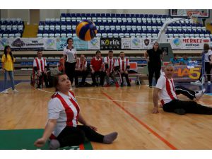 Oturarak Voleybol Milli Takımı'nın hedefi madalya