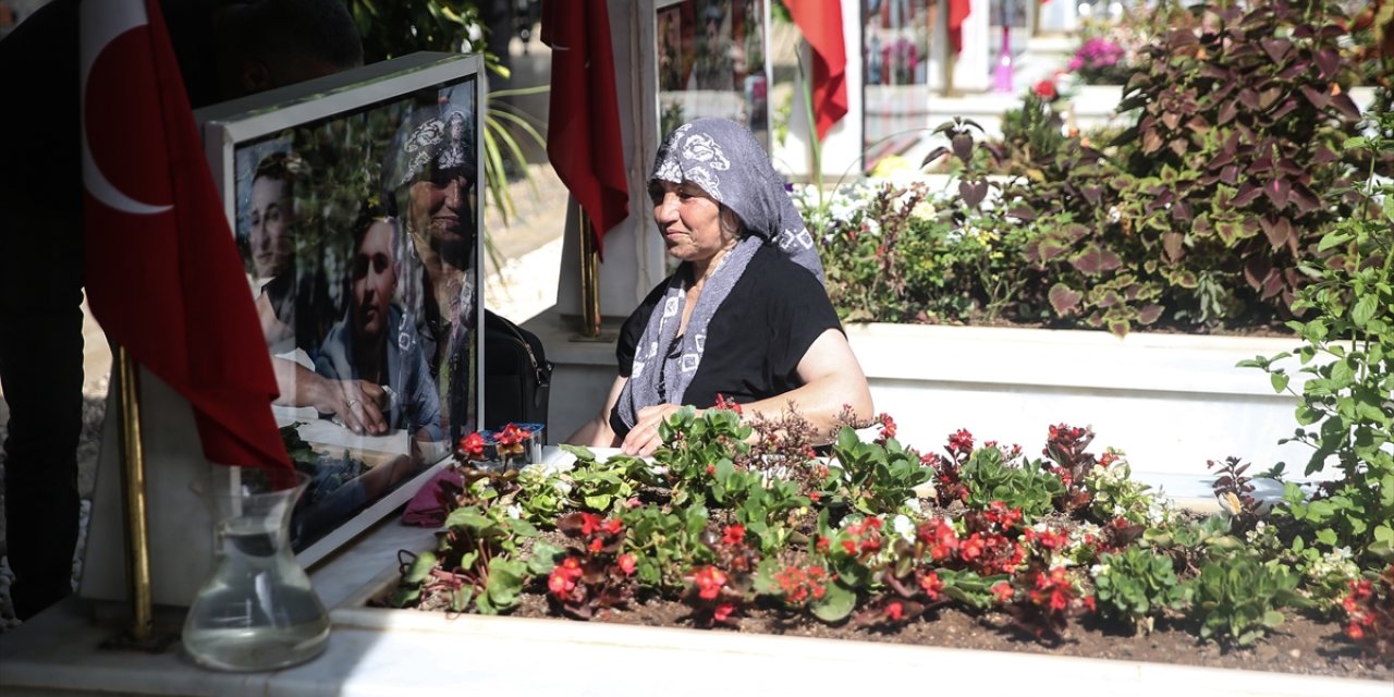 Mersin'de jandarmadan şehitlik ziyareti