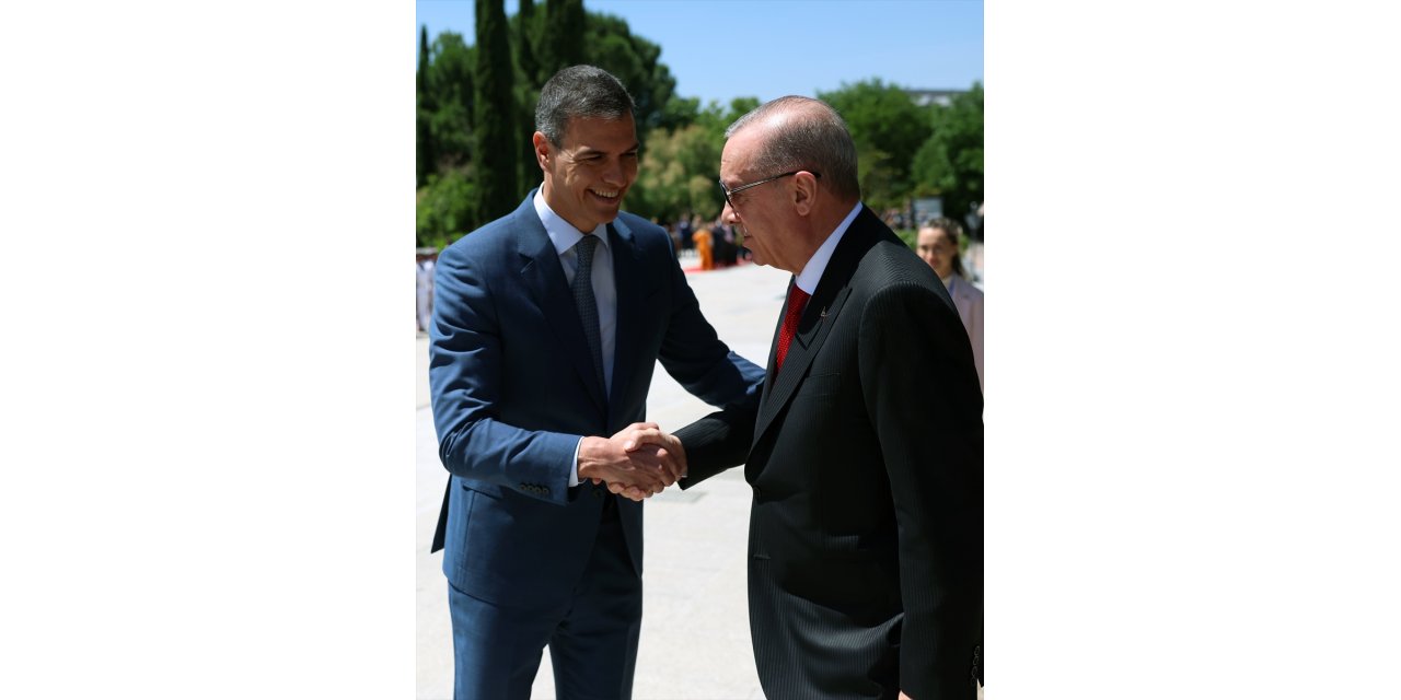 Cumhurbaşkanı Erdoğan, İspanya'da Moncloa Sarayı'nda resmi törenle karşılandı