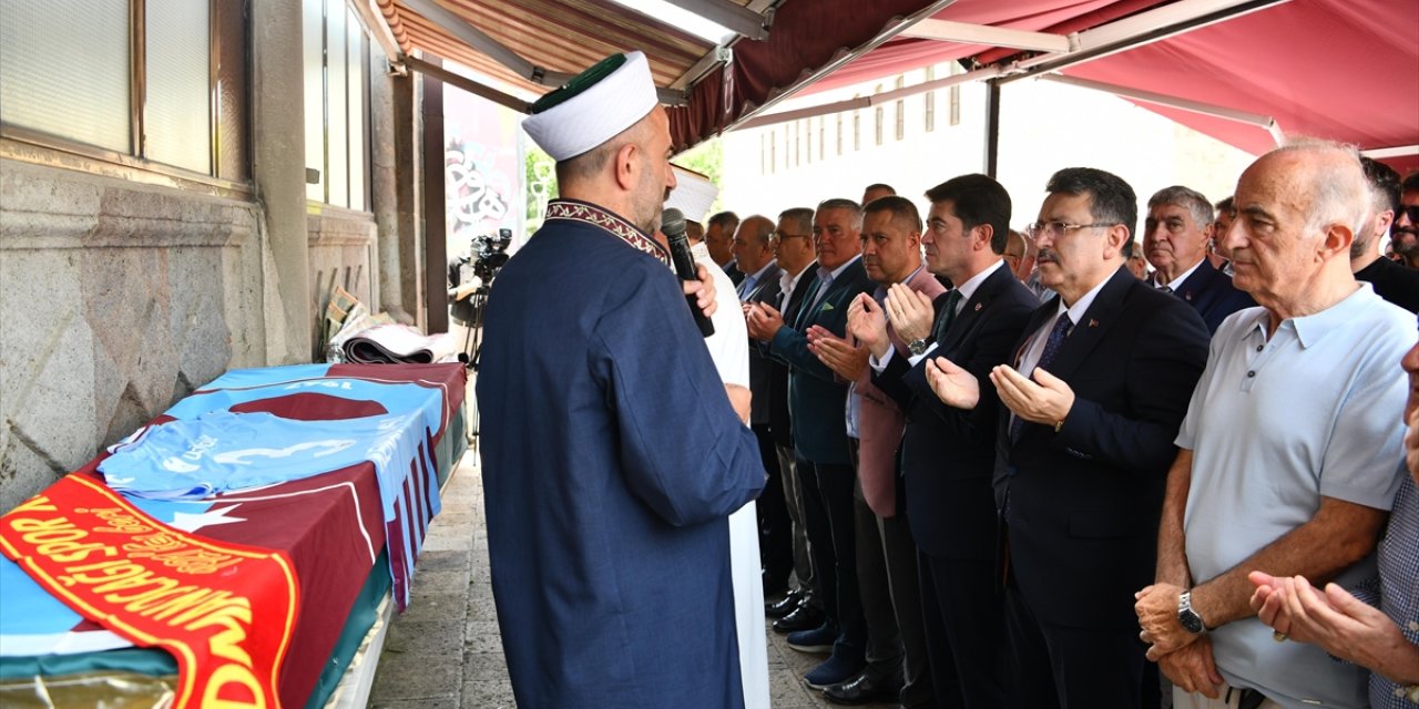 Trabzonspor'un eski futbolcu ve yöneticisi Aksu, son yolculuğuna uğurlandı