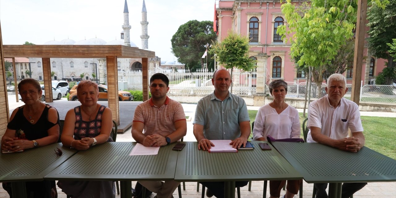 Edirne Kent Konseyi  belediye meclisinin yaptığı şehir içi ulaşım zammına tepkili