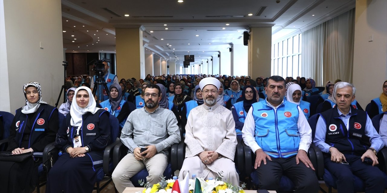 Diyanet İşleri Başkanı Erbaş, kadın irşat görevlileriyle bir araya geldi: