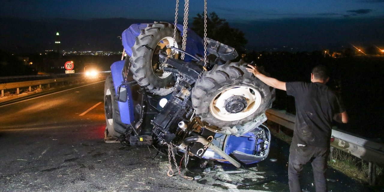 Uşak'ta trafik kazasında 2'si çocuk 5 kişi yaralandı