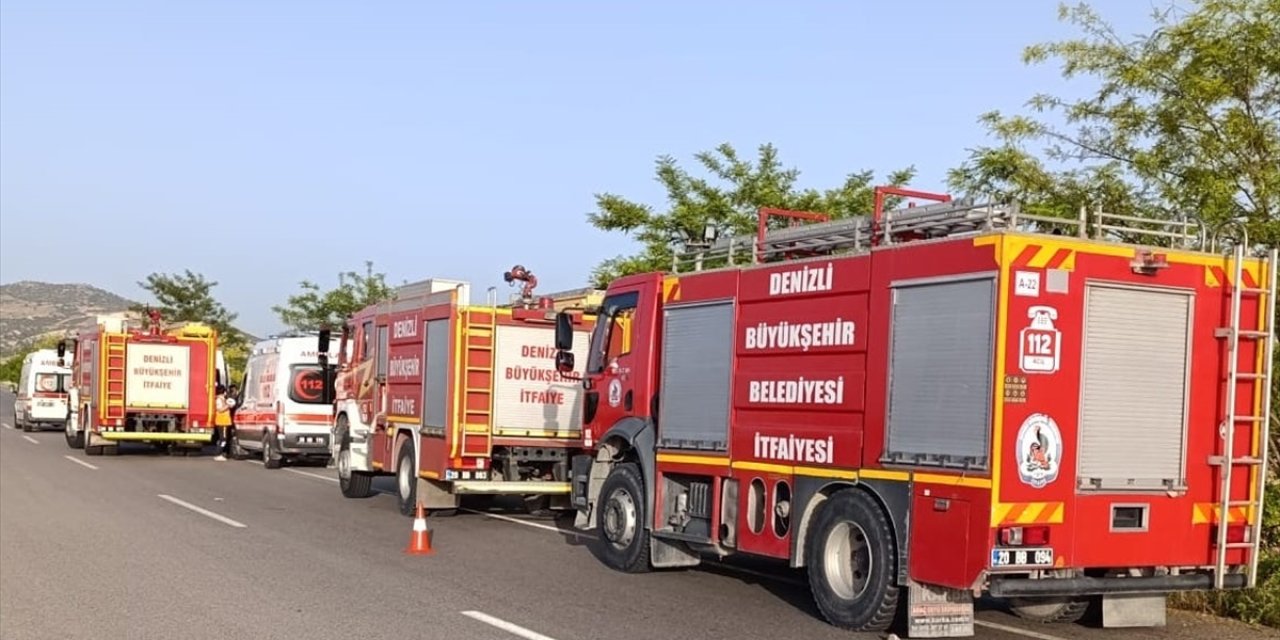 Denizli'de devrilen yolcu otobüsündeki 27 kişi yaralandı