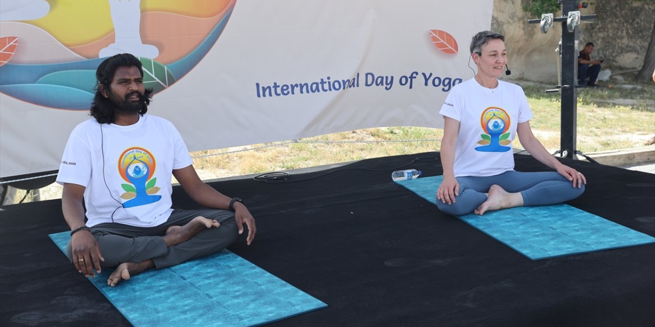 Kapadokya'da yoga etkinliği düzenlendi