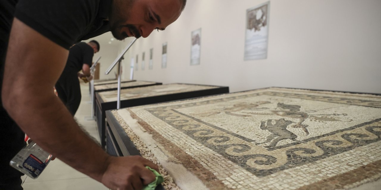 Depremde hasar gören Hatay Arkeoloji Müzesi'nin ünlü eserleri Gaziantep'e konuk oldu