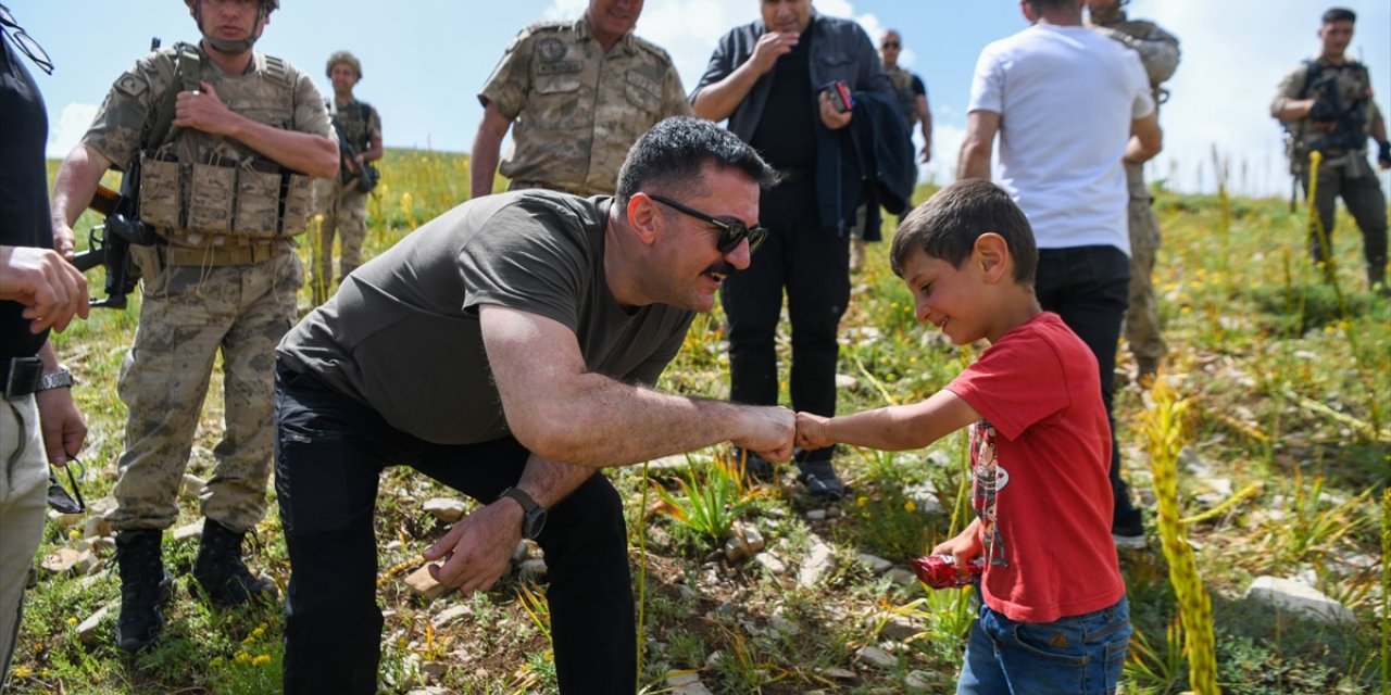 Tunceli Valisi Tekbıyıkoğlu, Feracan Tepe Yaylası'ndaki göçerleri ziyaret etti