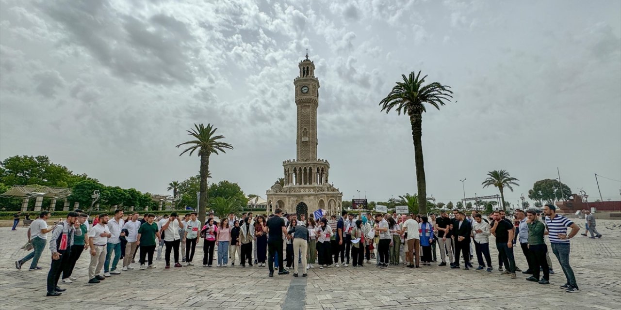 İzmir'de karnelerini alan lise öğrencileri İsrail'i protesto etti