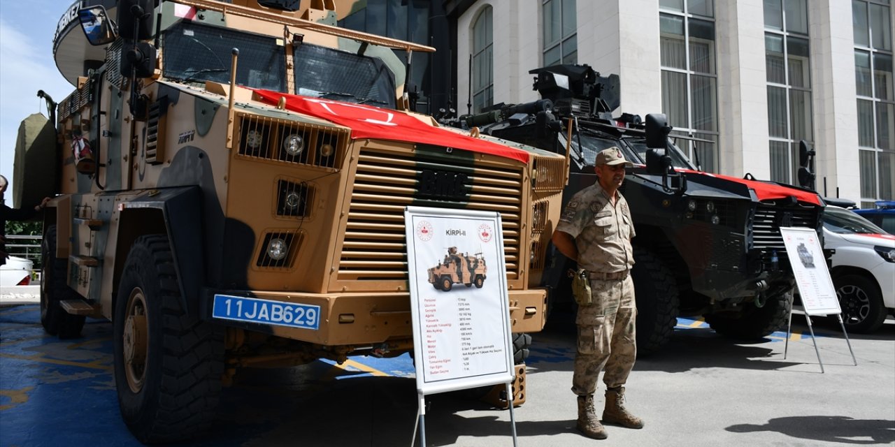 Bilecik'te Jandarma Teşkilatının 185. kuruluş yıl dönümünde teçhizat ve araçlar sergilendi