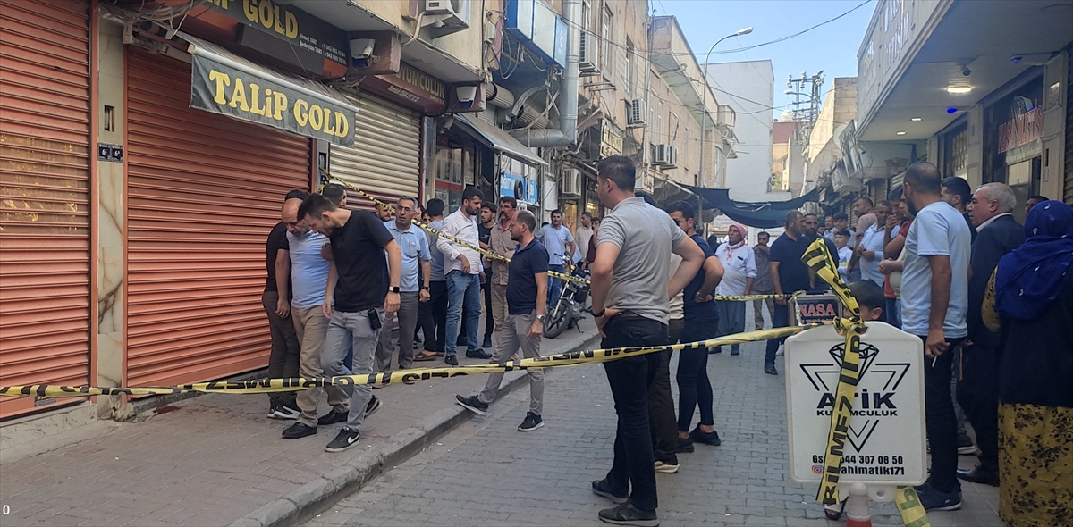 Şanlıurfa'da kuyumcuya silahlı saldırıda 2 kişi öldü, 1 kişi yaralandı