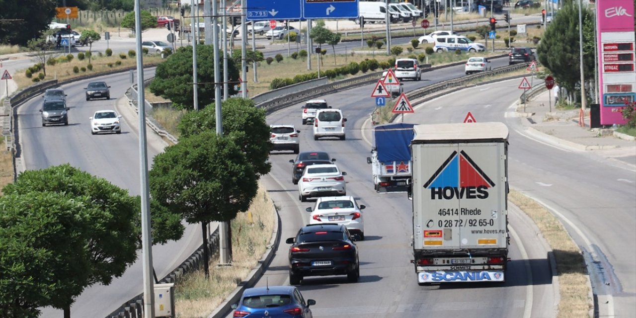 Ankara-Samsun kara yolu Havza geçişinde trafik yoğunluğu başladı