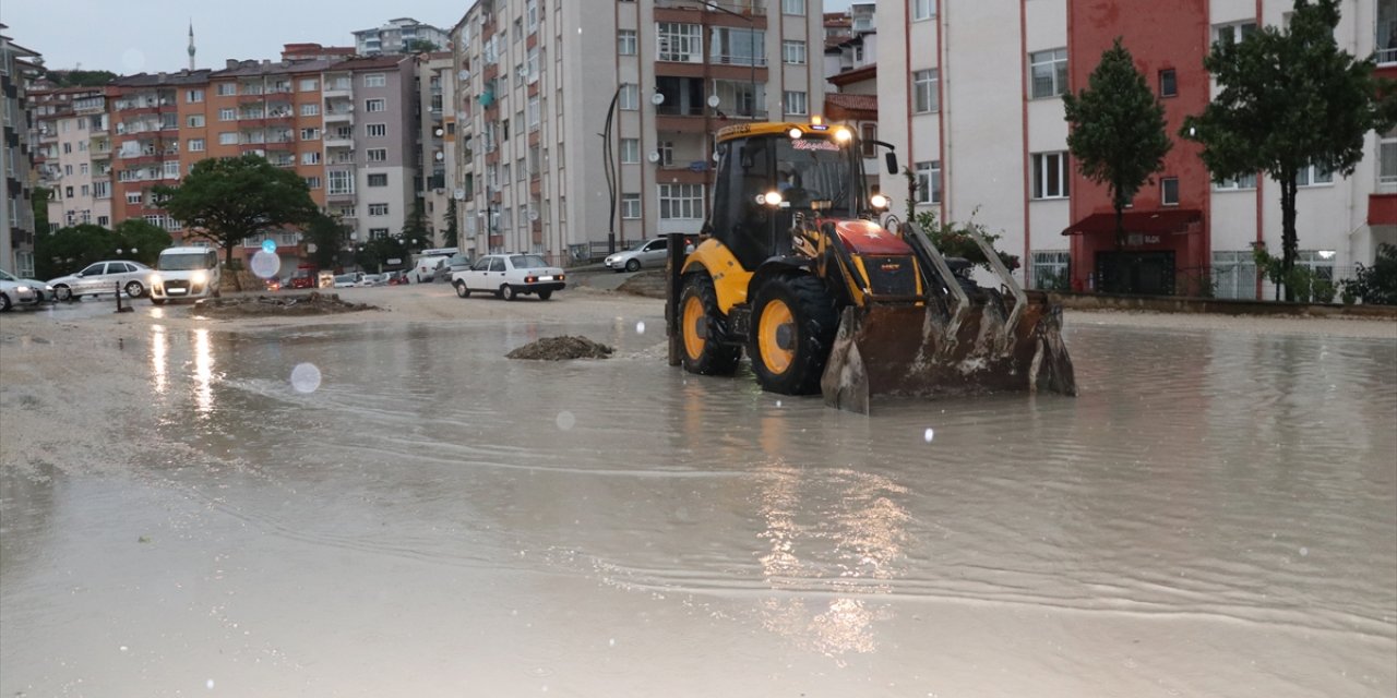 Yozgat’ta şiddetli rüzgar ve sağanak hayatı olumsuz etkiledi