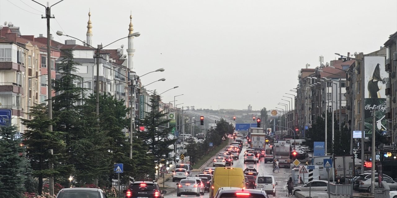 Ankara-Konya kara yolunda bayram öncesi trafik yoğunluğu oluştu