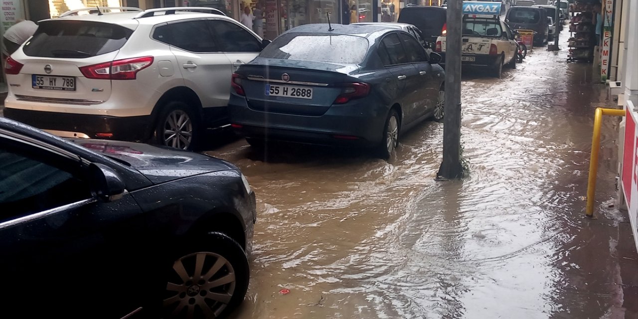 Samsun'da sağanak ve dolu etkili oldu