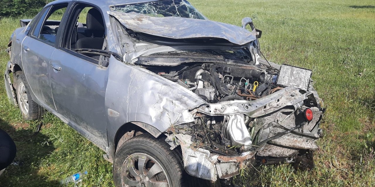 Tokat'ta devrilen otomobildeki 1 kişi öldü, 2 kişi yaralandı