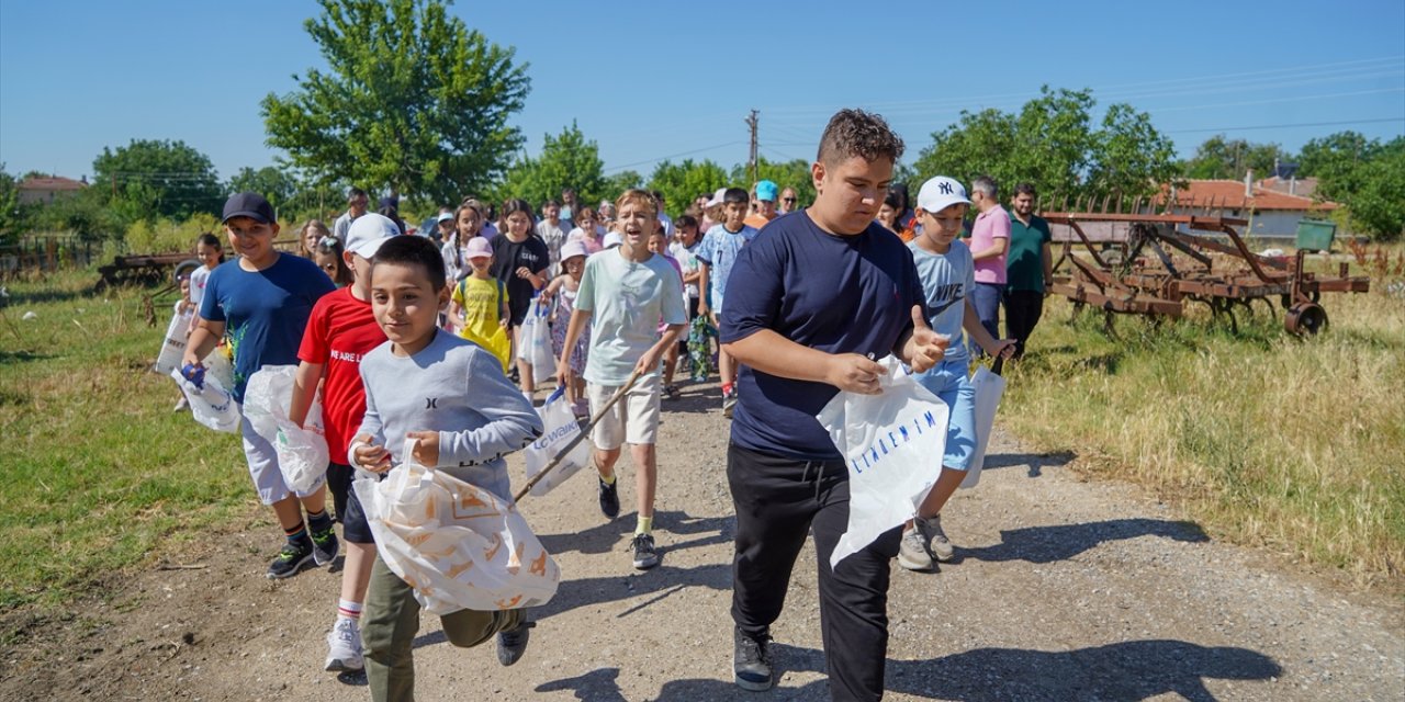 Edirne'de çocuklar bayram öncesi "şeker toplama" geleneğini sürdürüyor