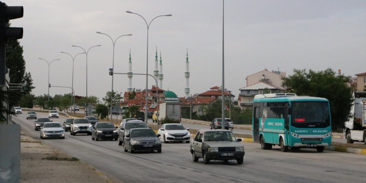 Afyonkarahisar-Antalya kara yolunda bayram yoğunluğu