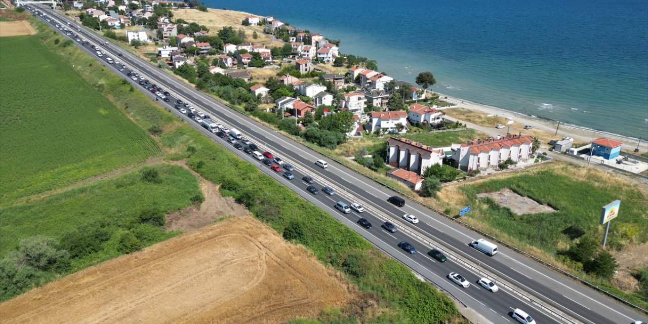 İstanbul-Tekirdağ kara yolunda  bayram yoğunluğu