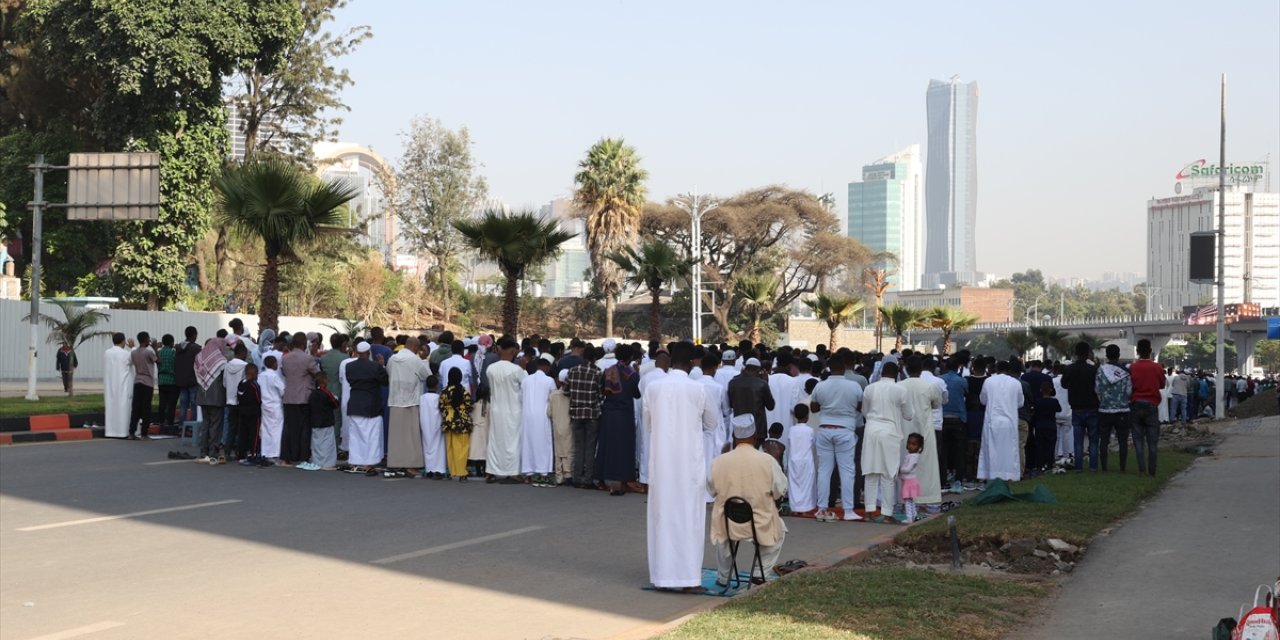 Etiyopyalı Müslümanlar bayram namazını meydanlarda ve stadyumda kıldı