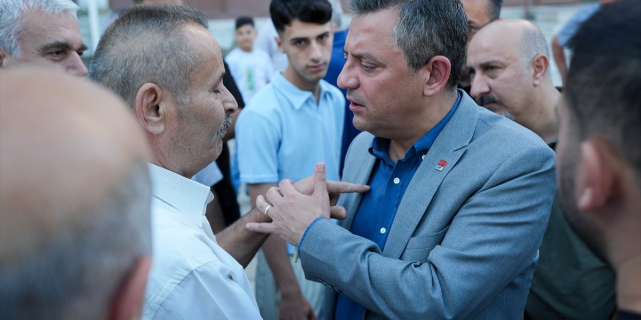 CHP Genel Başkanı Özel, Manisa'da bayram namazının ardından açıklama yaptı: