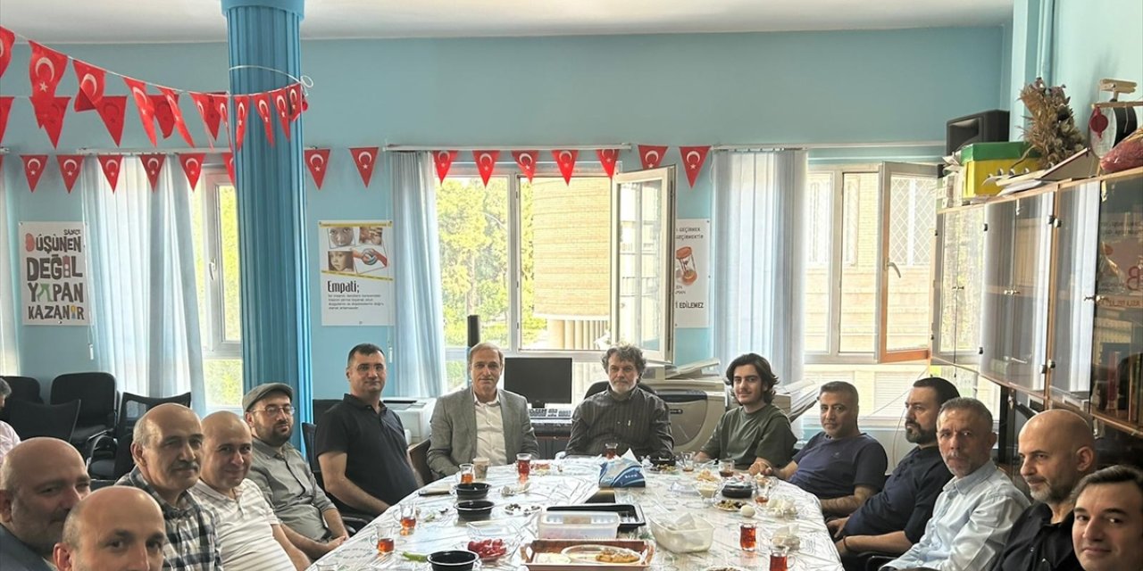 Türkiye'nin Tahran Büyükelçiliğinde bayramlaşma