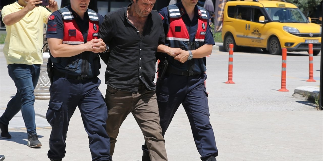 İstanbul'da denizde halıya sarılmış ceset bulunmasına ilişkin şüphelilerden 1'i Edirne'de yakalandı