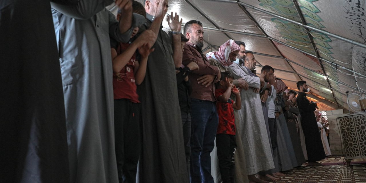 İdlib'deki çadır kamplarında yaşayan siviller, Kurban Bayramı'nı buruk karşıladı