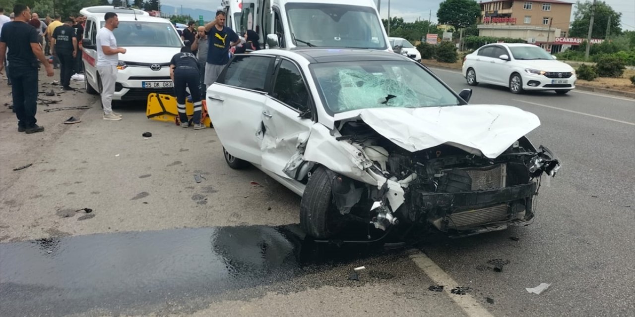 Samsun'da üç aracın karıştığı kazada 1 kişi öldü, 4 kişi yaralandı