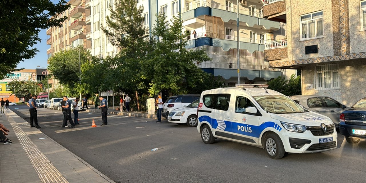 Diyarbakır'da silahlı saldırıya uğrayan 2 kişi yaralandı
