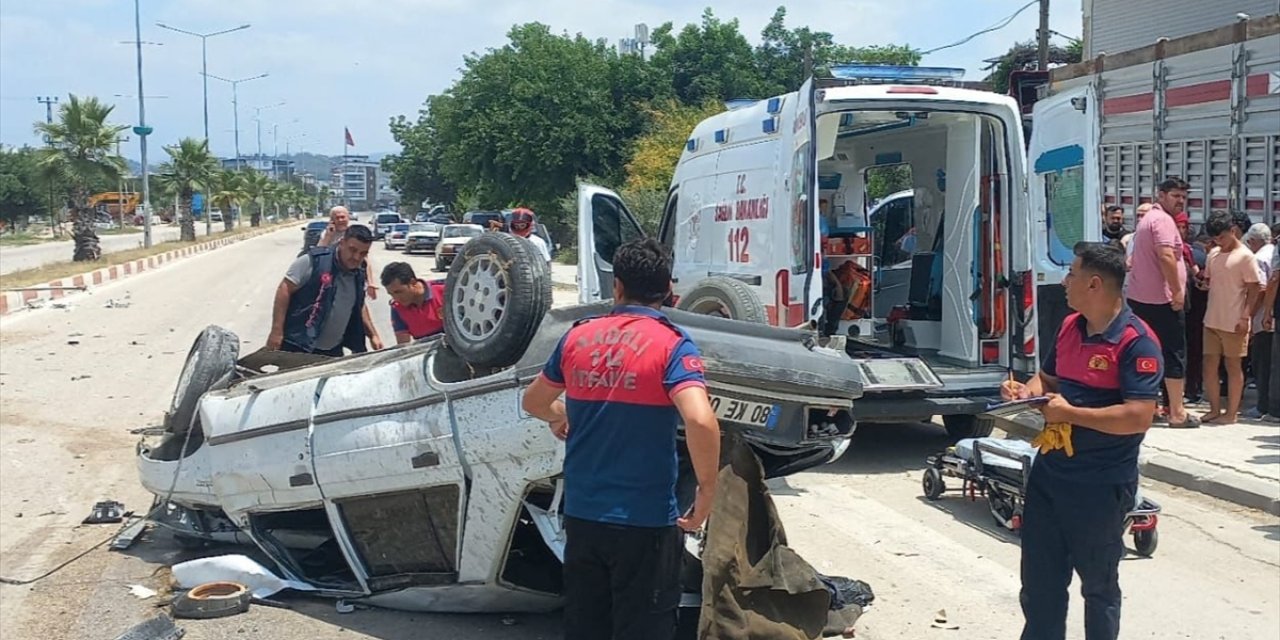 Osmaniye’de devrilen otomobildeki 3 kişi yaralandı