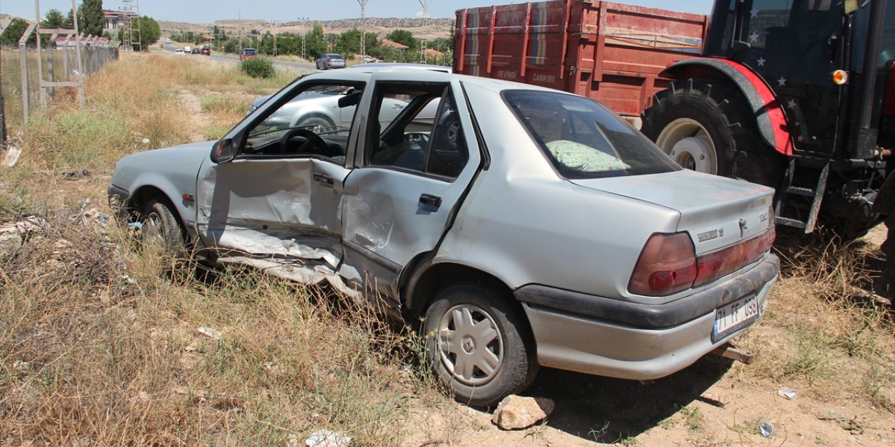 Kırıkkale'de çarpışan iki otomobildeki 7 kişi yaralandı