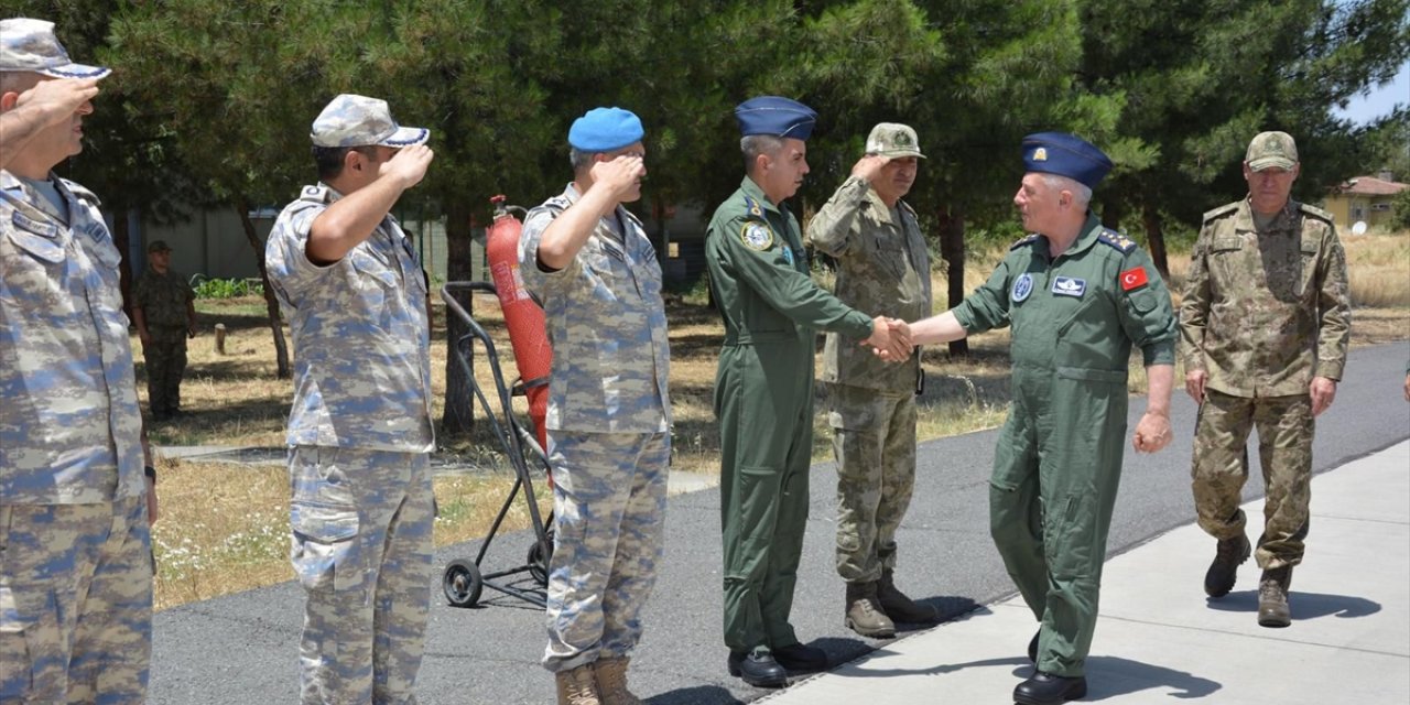 Hava Kuvvetleri Komutanı Orgeneral Kadıoğlu'ndan Mehmetçiğe bayram ziyareti
