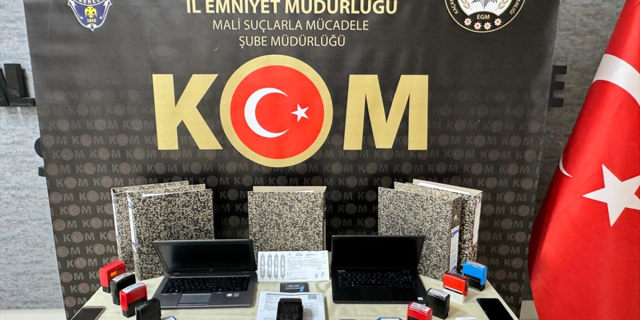 İzmir'de sahte faturayla vergi kaçakçılığı yaptıkları öne sürülen 3 kişi yakalandı