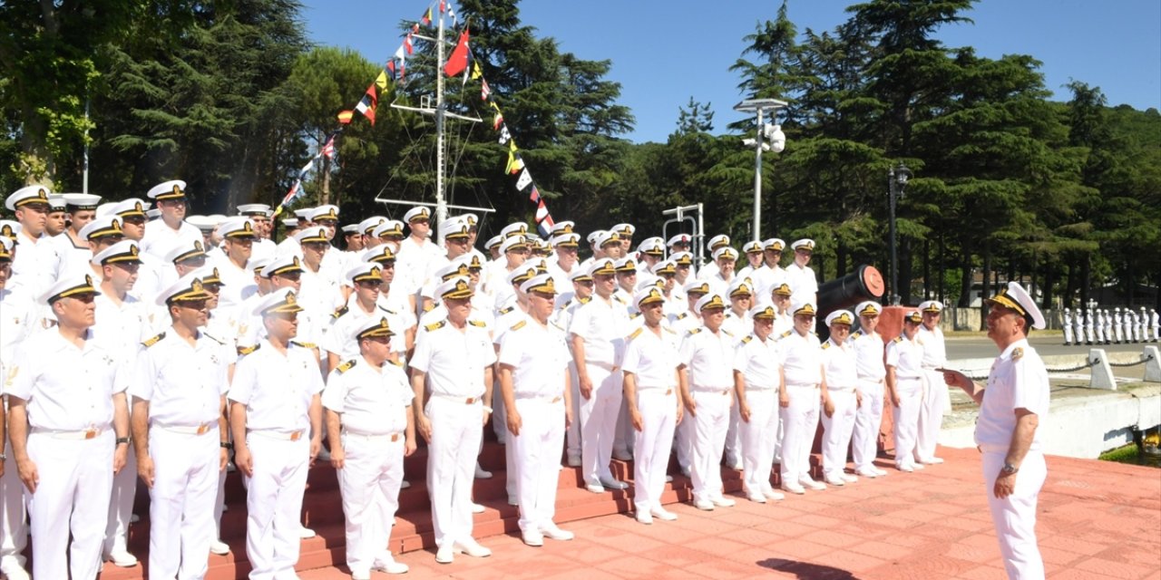 Deniz Kuvvetleri Komutanı Oramiral Tatlıoğlu, Kuzey Deniz Saha Komutanlığı personeliyle bayramlaştı