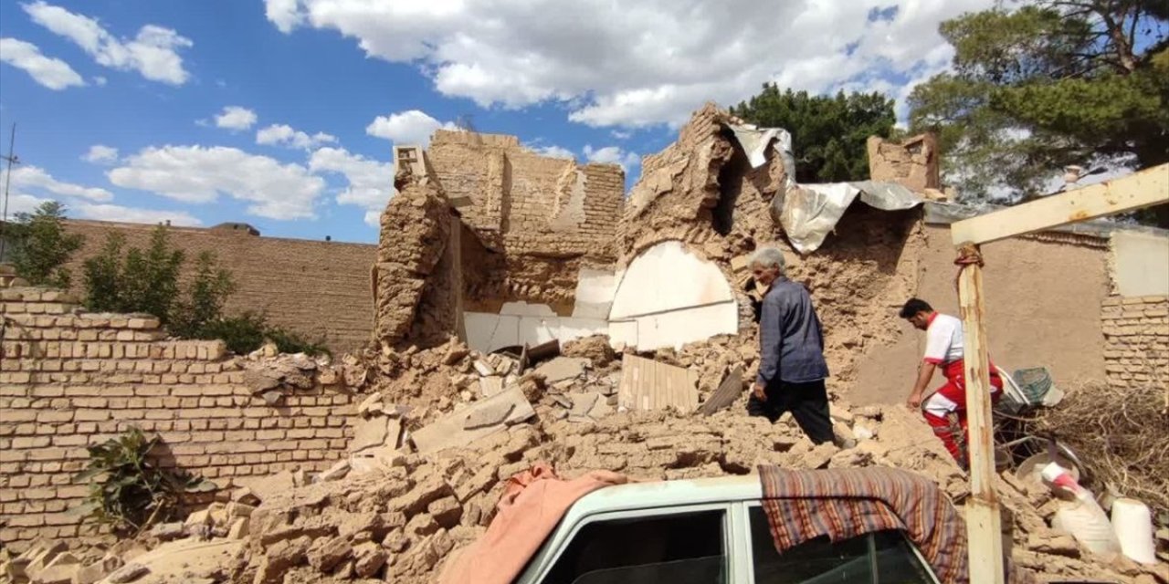 İran'ın doğusunda meydana gelen 5 büyüklüğündeki depremde 4 kişi hayatını kaybetti