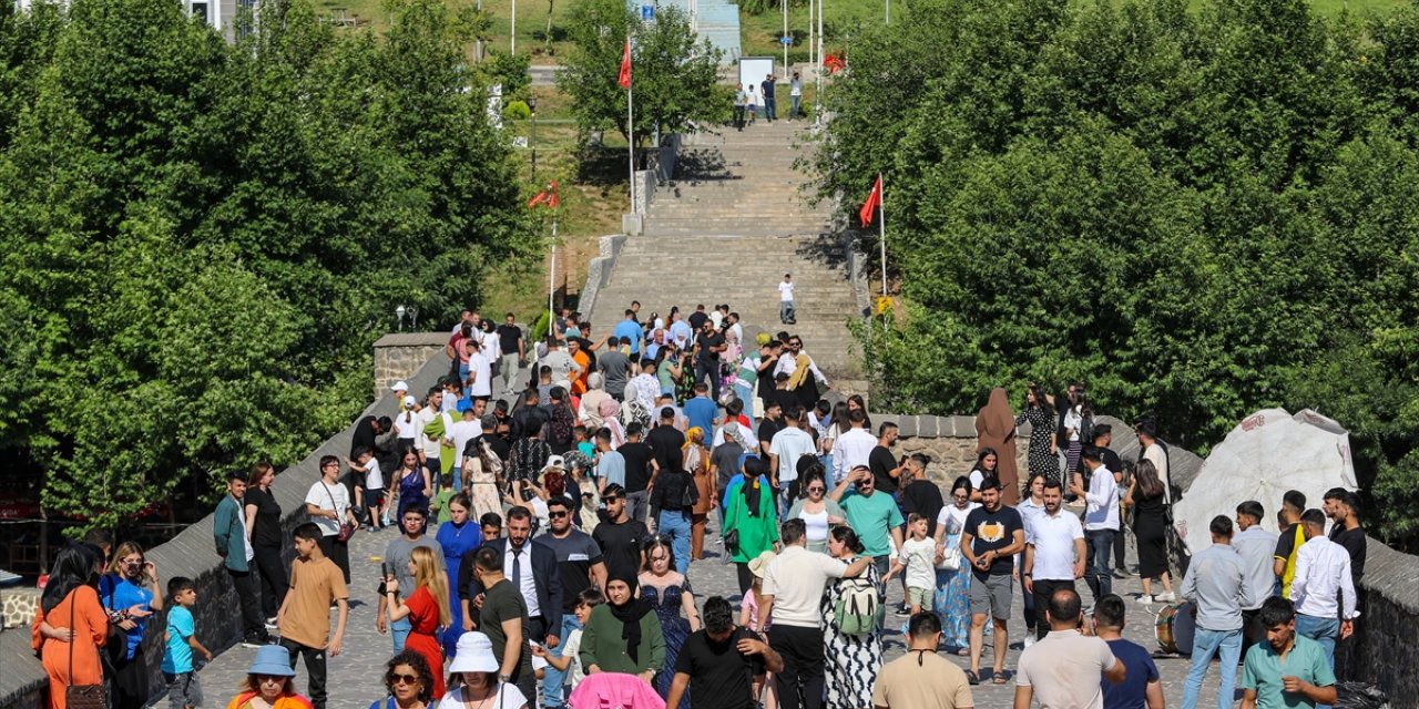 Medeniyetler şehri Diyarbakır'da bayram tatili hareketliliği yaşandı