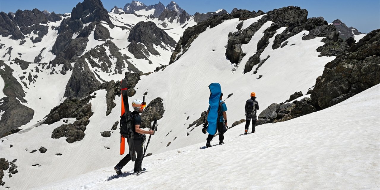 İkiyaka Dağları ve Sat Buzul Gölleri adrenalin tutkunlarını ağırladı