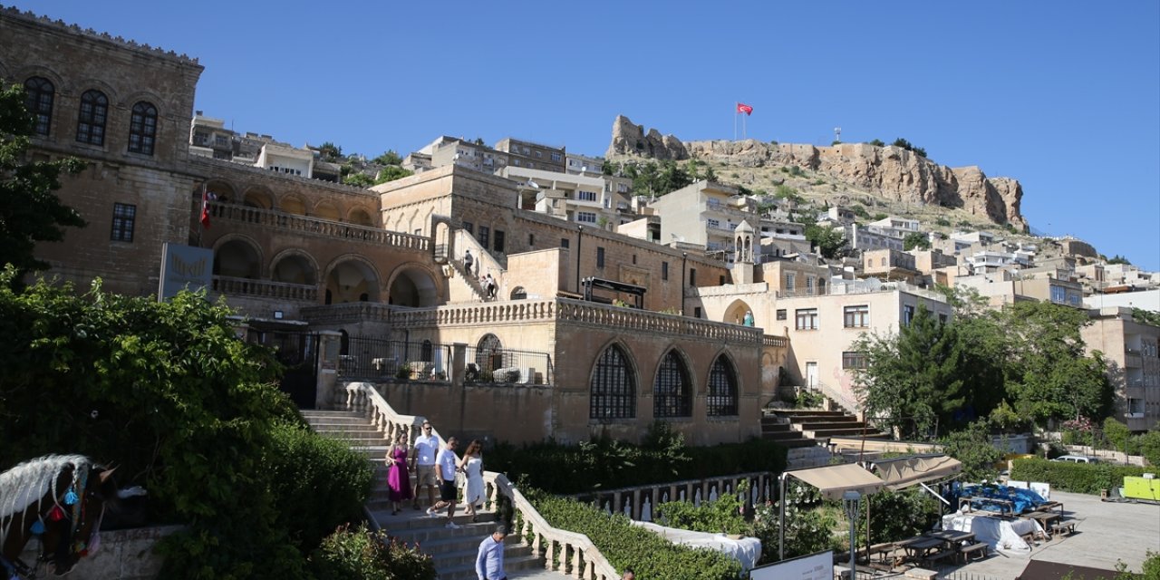 Tarihi Mardin Müzesi ziyaretçilerini medeniyetler yolculuğuna çıkarıyor