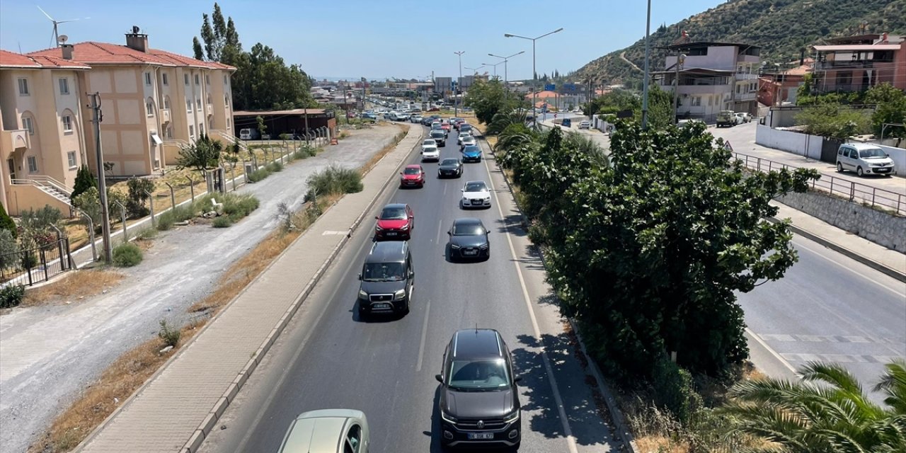 Aydın'da tatilcilerin dönüş yolunda yoğun trafik