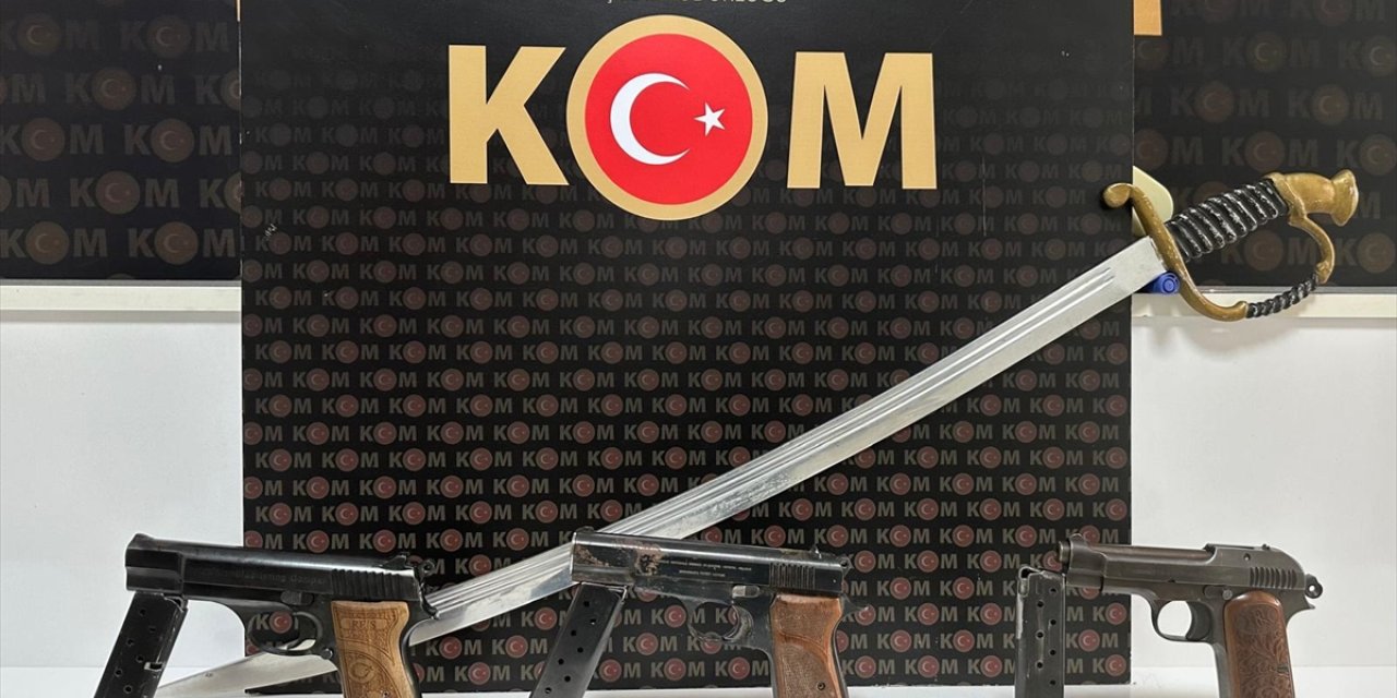 Kırşehir'de yasa dışı silah ticareti yaptıkları iddiasıyla 4 şüpheli yakalandı