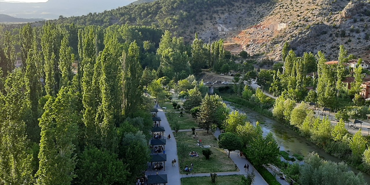 Çorum'da İncesu Kanyonu, bayram tatilinde ziyaretçilerin uğrak noktası oldu